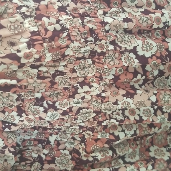 Hint of Blush Floral Dress - Picture 8 of 10